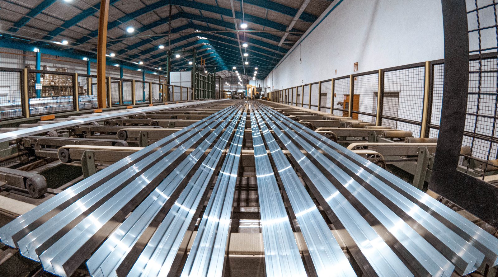 Checklist Definitivo para Escolher um Fornecedor Confiável de Perfis de Alumínio