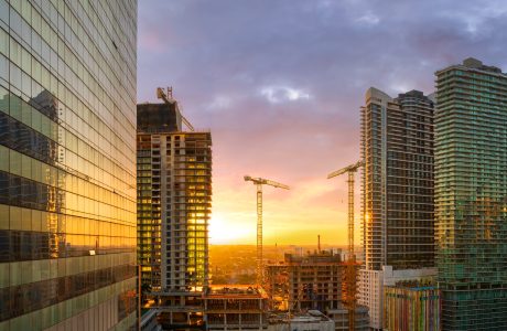 Tendências de esquadrias de alumínio em 2026: o que está puxando a demanda (e como o serralheiro se prepara)