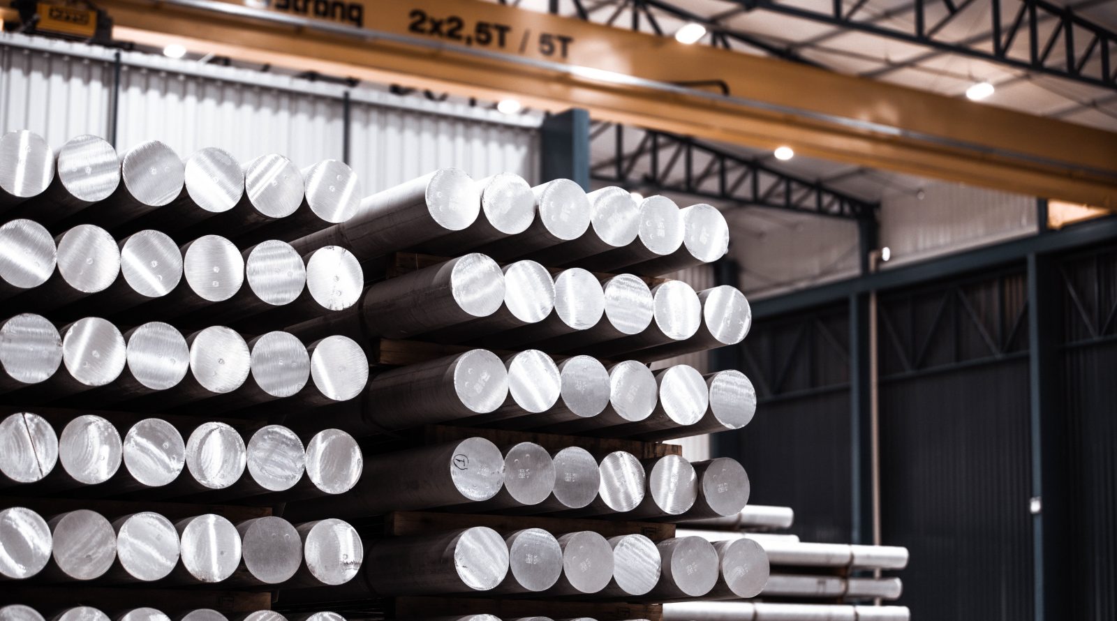 O impacto da instabilidade global nas cadeias de suprimento e no setor de alumínio